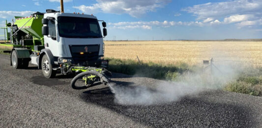 Распылитель жидкого битума Cimline P5 ремонтирует выбоины на асфальте всего за 2 минуты