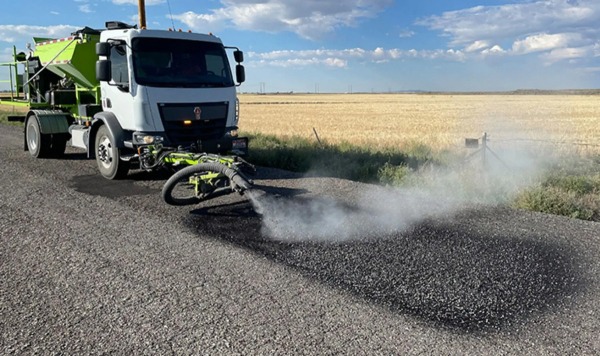 Распылитель жидкого битума Cimline P5 ремонтирует выбоины на асфальте всего за 2 минуты