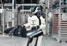 BMW начала использовать андроидов на своем ключевом заводе в Лейпциге