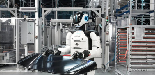 BMW начала использовать андроидов на своем ключевом заводе в Лейпциге