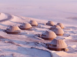 На древнем вулкане во Внутренней Монголии построили один из самых необычных отелей мира