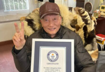 Блокнот, смекалка и опыт: 91-летний геймер прошел Resident Evil Requiem самым «олдскульным» способом