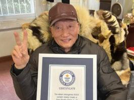 Блокнот, смекалка и опыт: 91-летний геймер прошел Resident Evil Requiem самым «олдскульным» способом