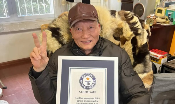 Блокнот, смекалка и опыт: 91-летний геймер прошел Resident Evil Requiem самым &laquo;олдскульным&raquo; способом