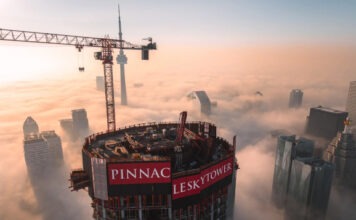 12-гранный небоскреб Pinnacle SkyTower в Торонто стал самым высоким в Северной Америке