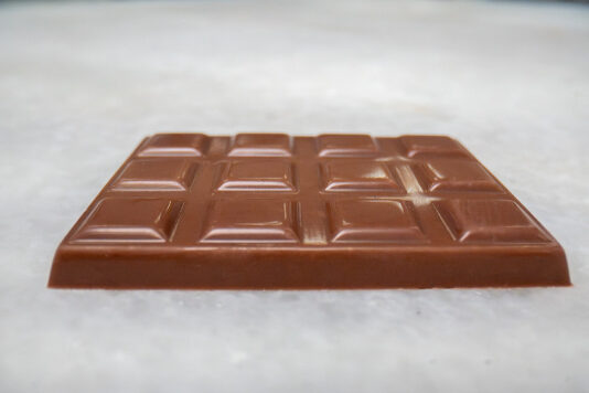 Mondelez выпустила первый в мире шоколад из выращенных в лаборатории какао-бобов