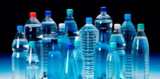 В МГУ выяснили, что вода в пластиковой таре почти не содержит микропластик