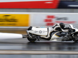 Паровой мотоцикл Force of Nature мгновенно разгоняется до 310 км/ч