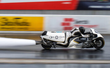 Паровой мотоцикл Force of Nature мгновенно разгоняется до 310 км/ч