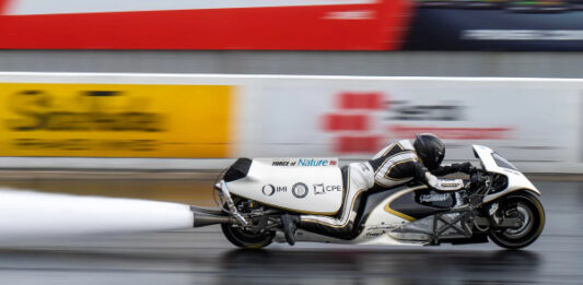 Паровой мотоцикл Force of Nature мгновенно разгоняется до 310 км/ч