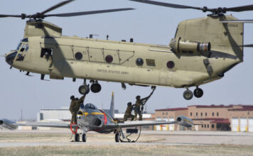Основной транспортный вертолет Армии США CH-47F «Chinook» совершил свою первую беспилотную посадку