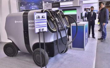 «Росатом» показал прототип российского робота-электрозаправщика