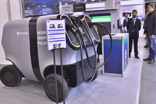 «Росатом» показал прототип российского робота-электрозаправщика