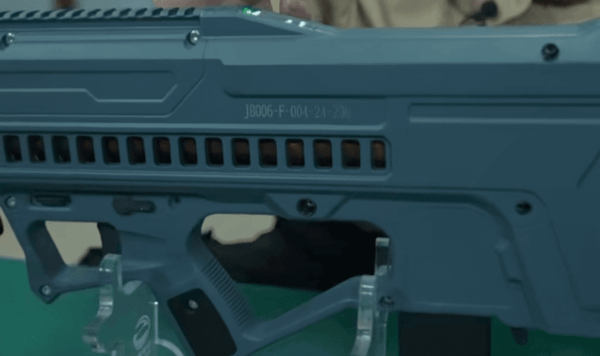 В Китае разработали электрошокер в формате пистолета-пулемета