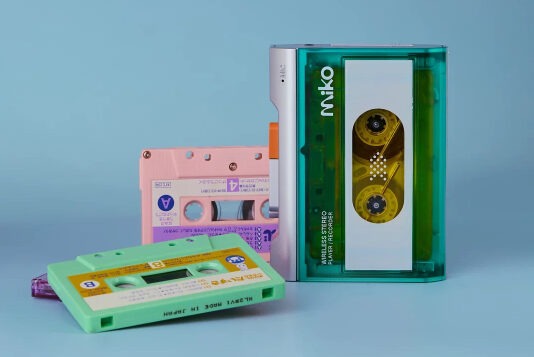 Gadhouse выпустила продвинутый кассетный плейер Miko в стиле 80-х