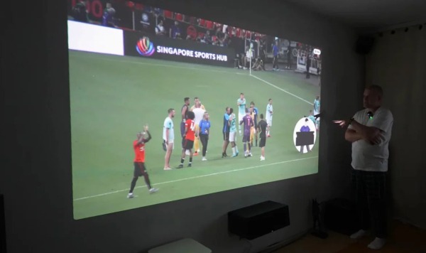 Планшет Tank Pad Ultra вооружен мощным Full HD-проектором и лазерным дальномером