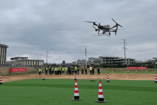 В Китае успешно испытали технологию непрерывной подзарядки дронов в полете
