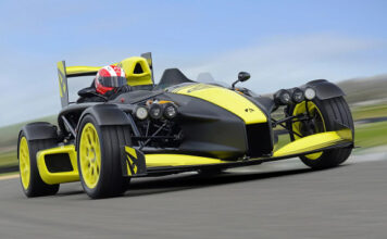 525-сильный гоночный карт Atom 4RR допущен к езде по дорогам общего пользования