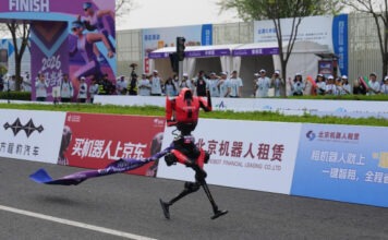 Робо-бегун «Молния» от Honor побил человеческий рекорд в полумарафоне