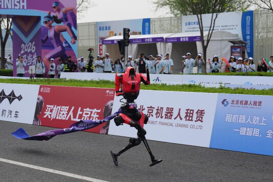 Робо-бегун «Молния» от Honor побил человеческий рекорд в полумарафоне