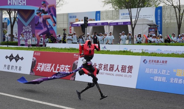 Робо-бегун &laquo;Молния&raquo; от Honor побил человеческий рекорд в полумарафоне