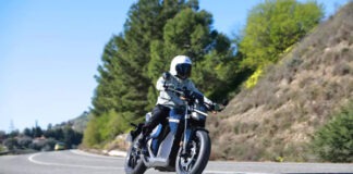 Honda даст электрическим мотоциклам возможность газовать и вибрировать