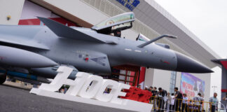 Китайский истребитель J-10CE победил в учебном бою Eurofighter Typhoon