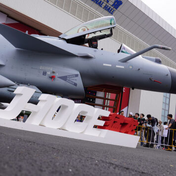 Китайский истребитель J-10CE победил в учебном бою Eurofighter Typhoon