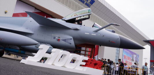 Китайский истребитель J-10CE победил в учебном бою Eurofighter Typhoon