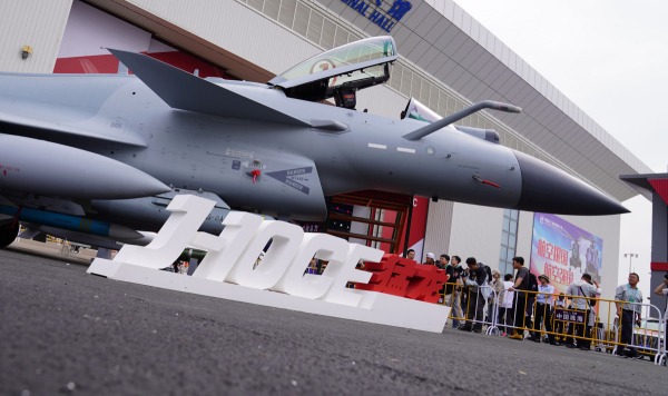 Китайский истребитель J-10CE победил в учебном бою Eurofighter Typhoon