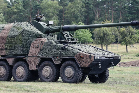 Самоходная гаубица RCH-155 на базе компактного БТР Boxer усилит британскую армию