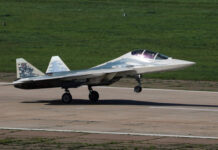Состоялся первый полет прототипа двухместной версии истребителя Су-57