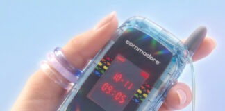 Легендарный Commodore вернулся в виде телефона-раскладушки Callback 8020