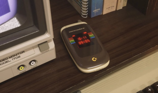 Легендарный Commodore вернулся в виде телефона-раскладушки Callback 8020