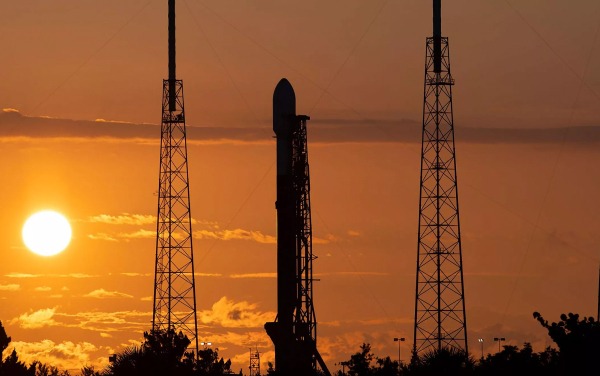 SpaceX испытала возвращаемую грузовую капсулу Starfall