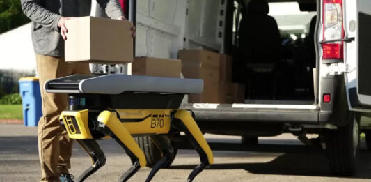 Знаменитый робопес Spot от Boston Dynamics готовится стать разносчиком посылок