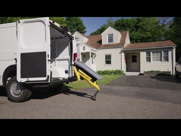 Знаменитый робопес Spot от Boston Dynamics готовится стать разносчиком посылок