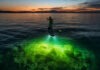 90000-люменовая лампа для сапборда открывает красоту ночного моря