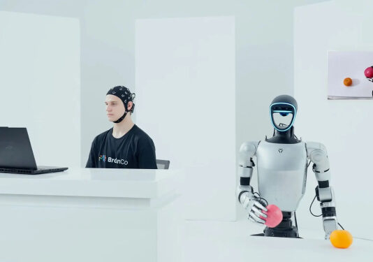 Китайская BrainCo представила платформу для управления роботами силой мысли