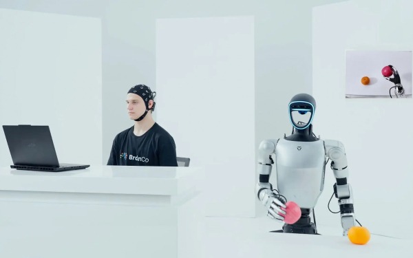 Китайская BrainCo представила платформу для управления роботами силой мысли