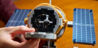 Lego выпустила точную копию телескопа Хаббл