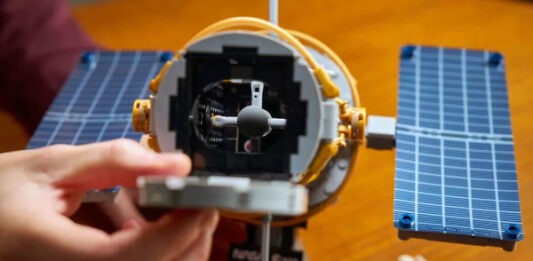 Lego выпустила точную копию телескопа Хаббл