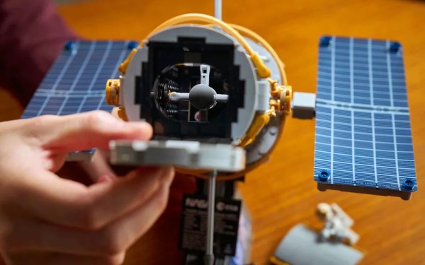 Lego выпустила точную копию телескопа Хаббл