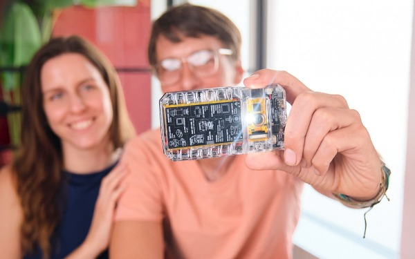 CircuitMess представила набор для сборки 4G-телефона MAKERphone 2.0