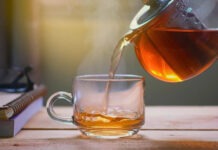 Любовь к обжигающим напиткам повышает риск рака пищевода на 55 процентов