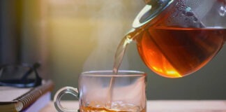 Любовь к обжигающим напиткам повышает риск рака пищевода на 55 процентов