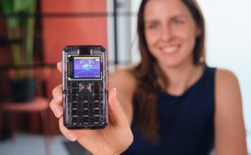 CircuitMess представила набор для сборки 4G-телефона MAKERphone 2.0