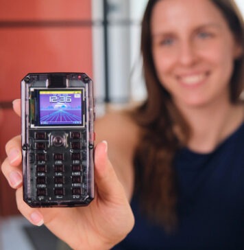 CircuitMess представила набор для сборки 4G-телефона MAKERphone 2.0