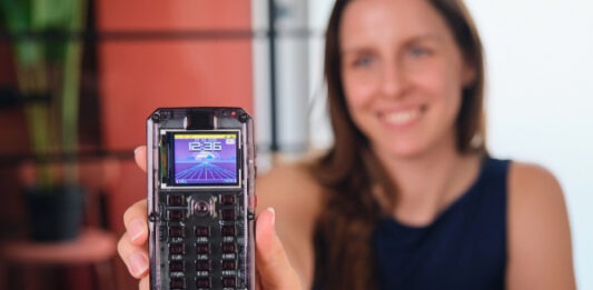 CircuitMess представила набор для сборки 4G-телефона MAKERphone 2.0
