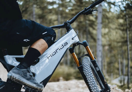 Honda готовит запуск электрического велосипеда для адреналиновых поездок по бездорожью